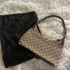 Gucci Shoulder Vintage Purse with Original Silk Gucci Dust Bag